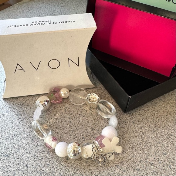 Avon Jewelry - Avon Beaded Chic Charm bracelet Romance NIB NWT pearl butterfly rose stretch Y2K